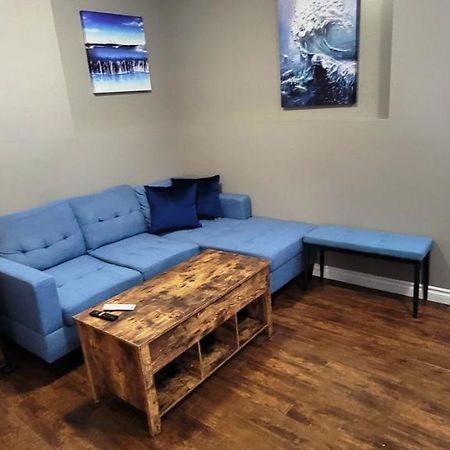 Blue Wave 2 Bedroom Suite サスカトゥーン エクステリア 写真