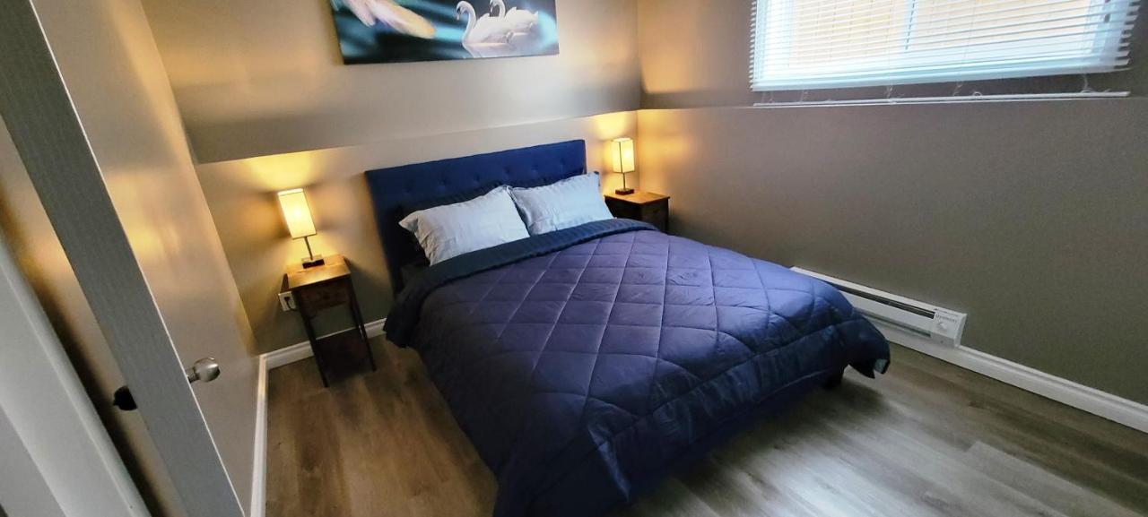 Blue Wave 2 Bedroom Suite サスカトゥーン エクステリア 写真