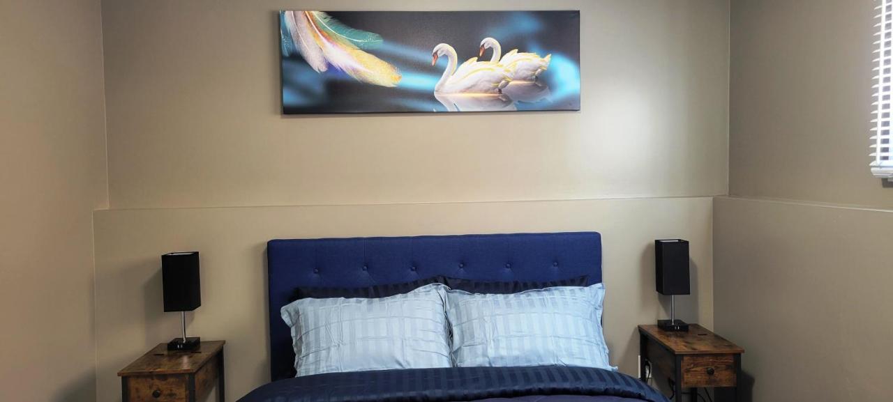 Blue Wave 2 Bedroom Suite サスカトゥーン エクステリア 写真