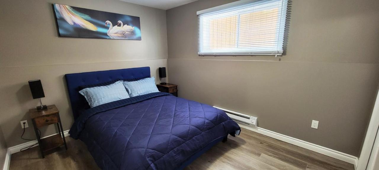 Blue Wave 2 Bedroom Suite サスカトゥーン エクステリア 写真