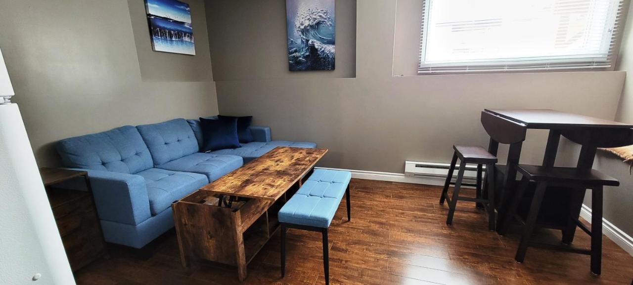 Blue Wave 2 Bedroom Suite サスカトゥーン エクステリア 写真