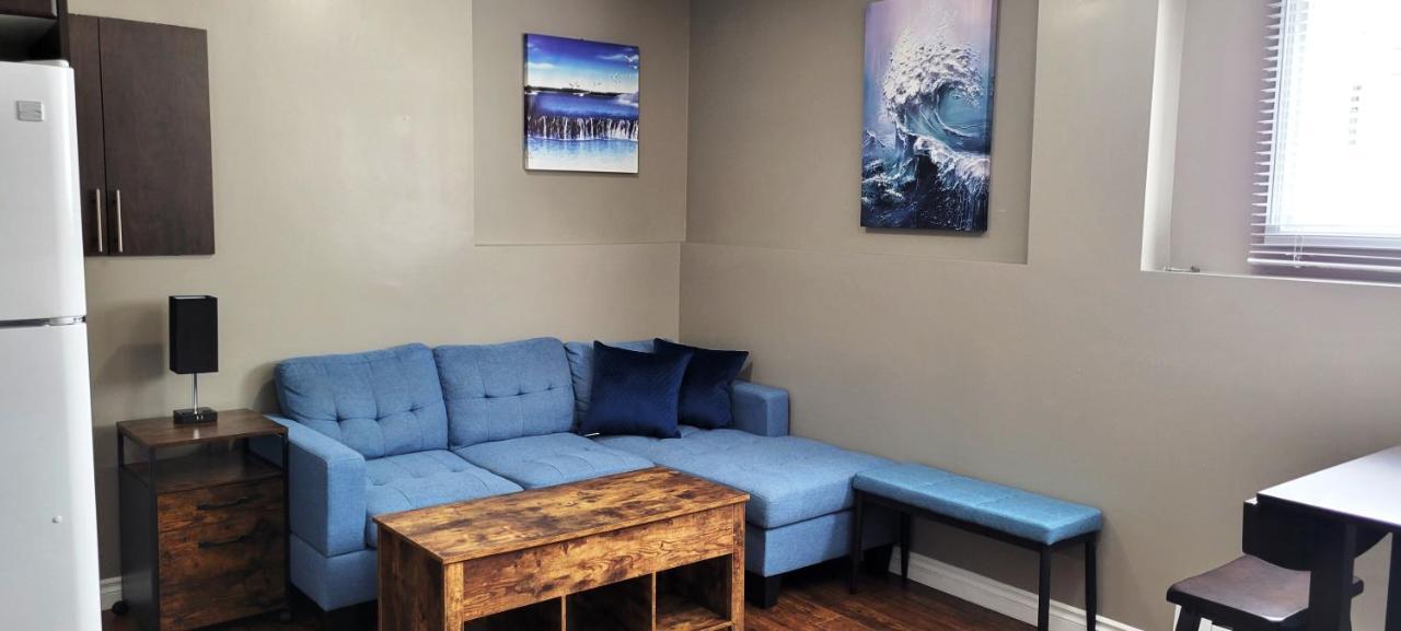 Blue Wave 2 Bedroom Suite サスカトゥーン エクステリア 写真