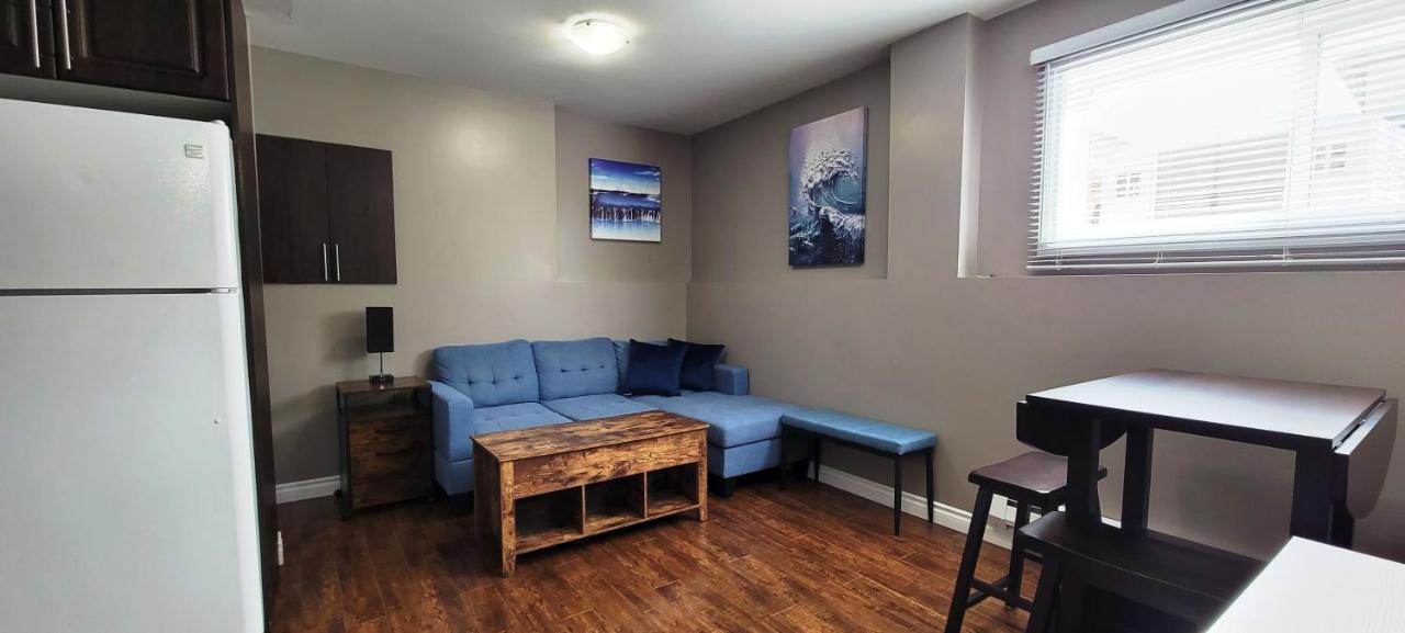 Blue Wave 2 Bedroom Suite サスカトゥーン エクステリア 写真
