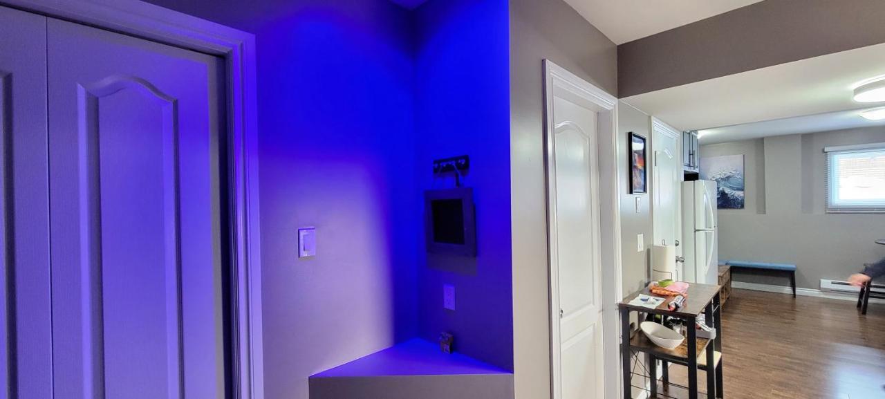 Blue Wave 2 Bedroom Suite サスカトゥーン エクステリア 写真