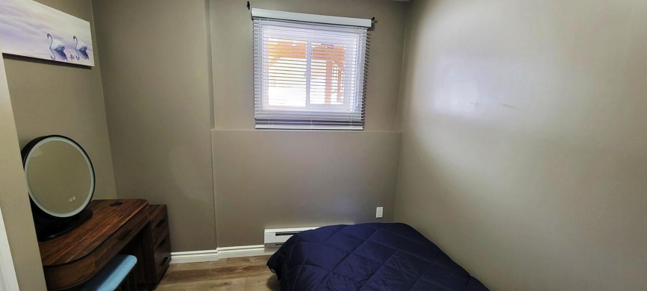 Blue Wave 2 Bedroom Suite サスカトゥーン エクステリア 写真