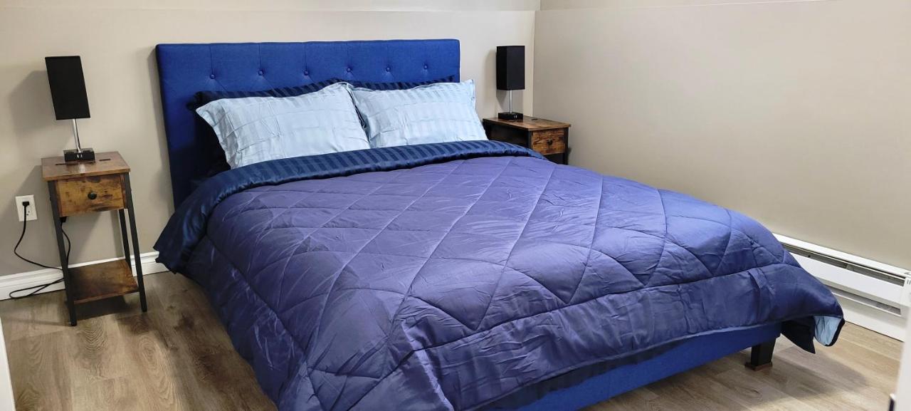 Blue Wave 2 Bedroom Suite サスカトゥーン エクステリア 写真