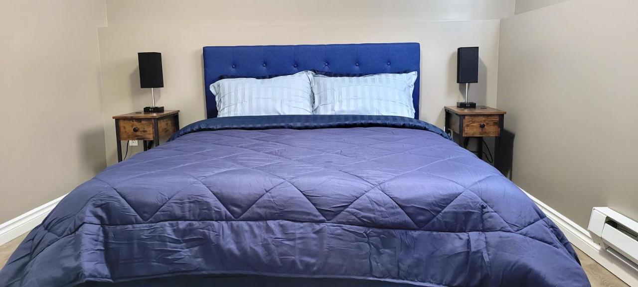 Blue Wave 2 Bedroom Suite サスカトゥーン エクステリア 写真