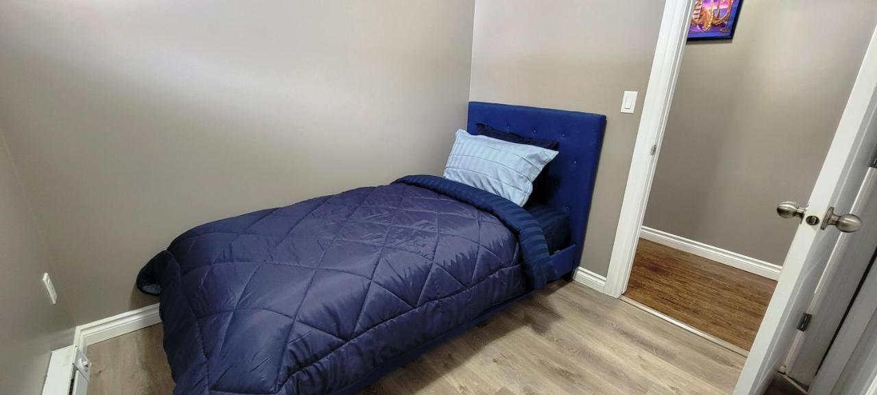 Blue Wave 2 Bedroom Suite サスカトゥーン エクステリア 写真