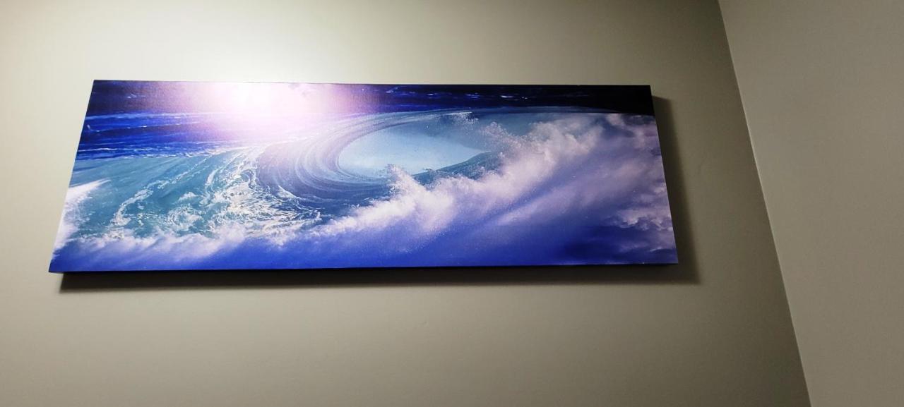 Blue Wave 2 Bedroom Suite サスカトゥーン エクステリア 写真